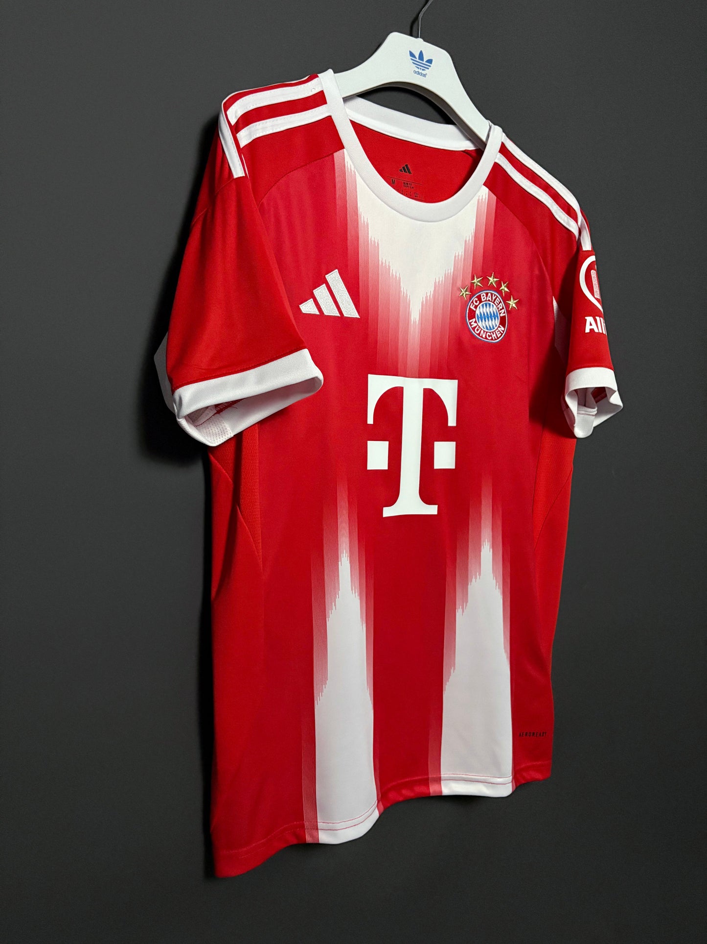 Bayern Münchens hemmatröja