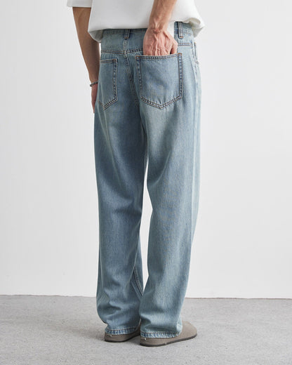 Avslappnad passform tvättade denimjeans
