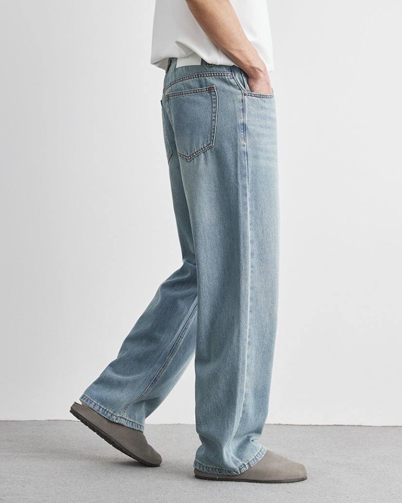 Avslappnad passform tvättade denimjeans