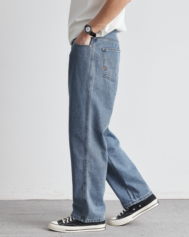 Tvättade indigofärgade klassiska raka denimjeans