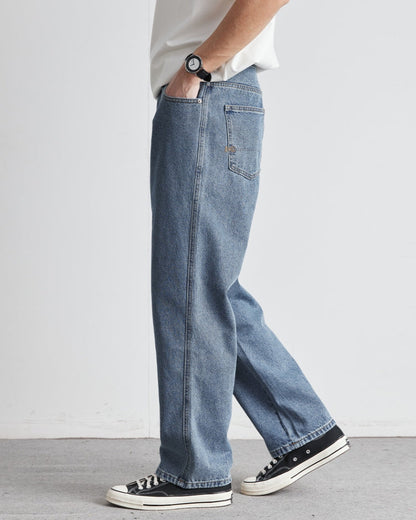 Tvättade indigofärgade klassiska raka denimjeans