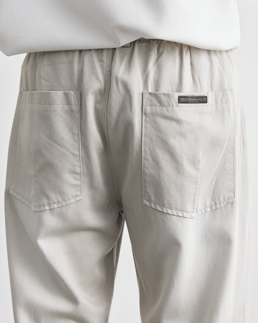 Baggy byxor med elastiskt midjeband och jeansliknande