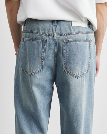 Avslappnad passform tvättade denimjeans