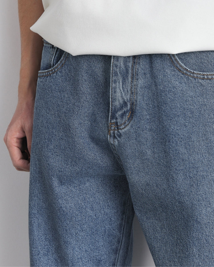 Tvättade indigofärgade klassiska raka denimjeans