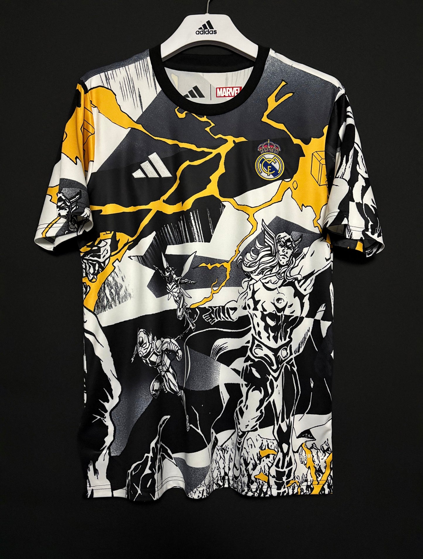 Real Madrids Marvel uppvärmningströja