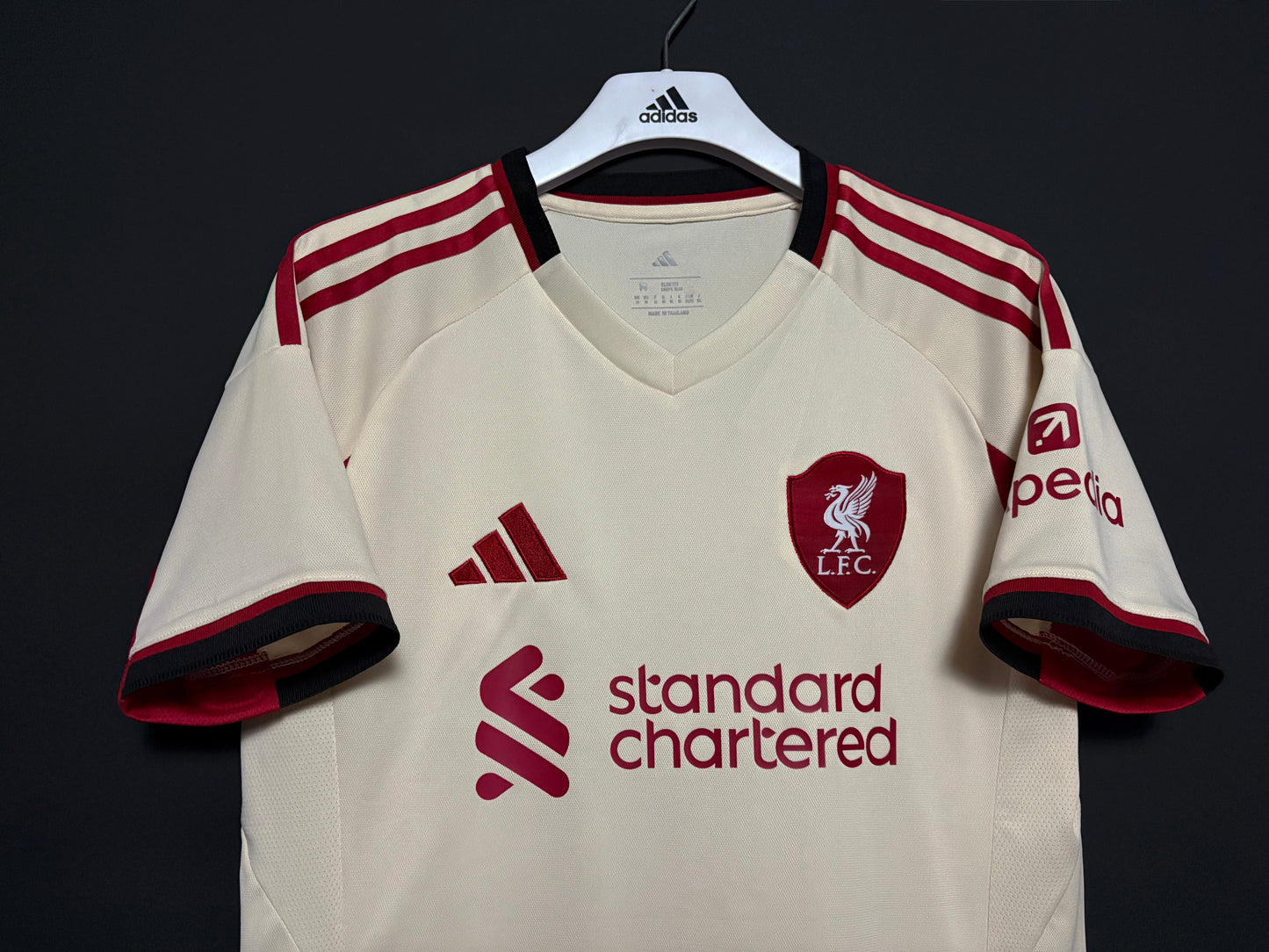 Liverpools bortatröja