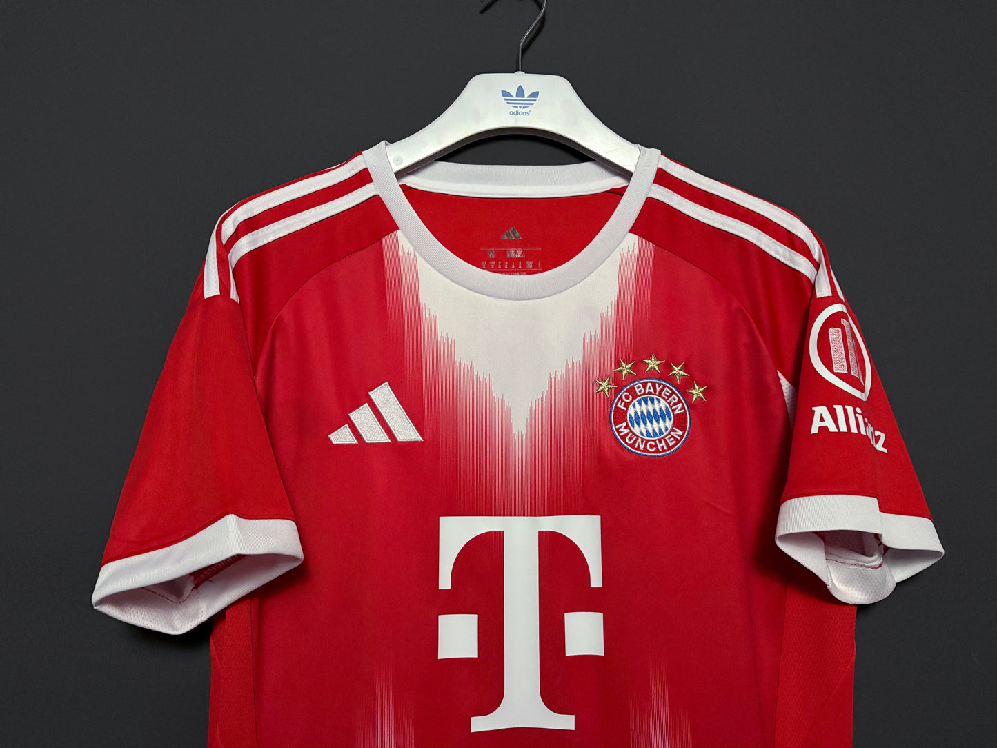 Bayern Münchens hemmatröja
