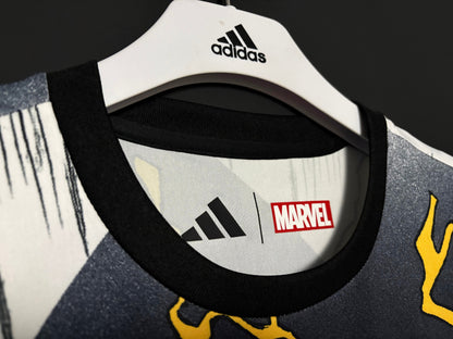 Real Madrids Marvel uppvärmningströja